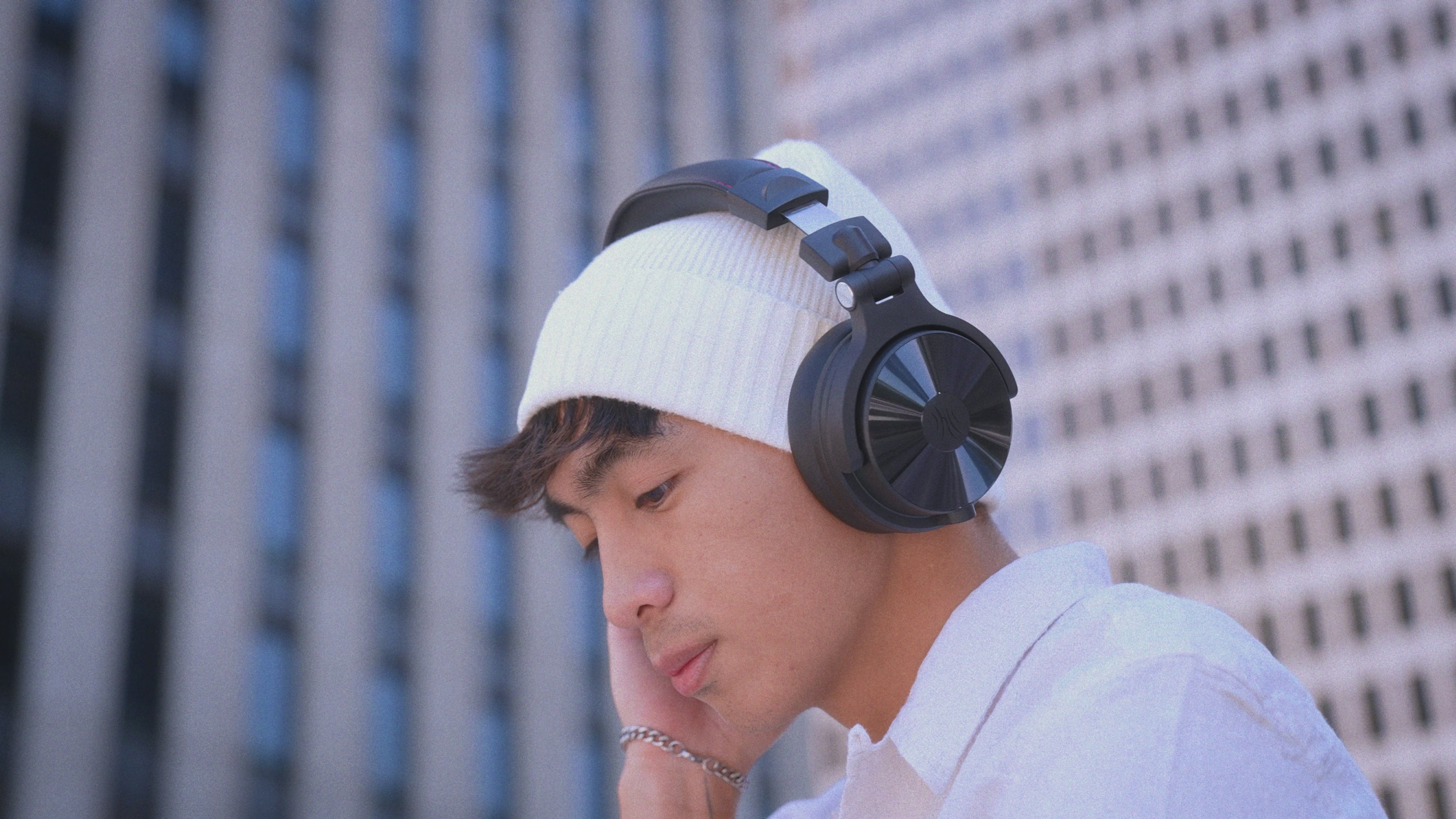 Load video: OneOdio Studio Max 1 Wireless DJ Headphones  | Hi-Res Audio &amp; Co-Branded Edition